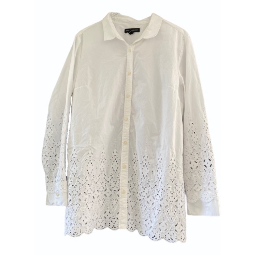 B.R ivory eyelit long sleeve collar blouse